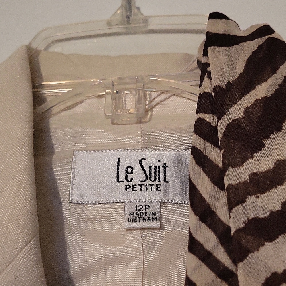Le Suit 12 Petite - Picture 3 of 3